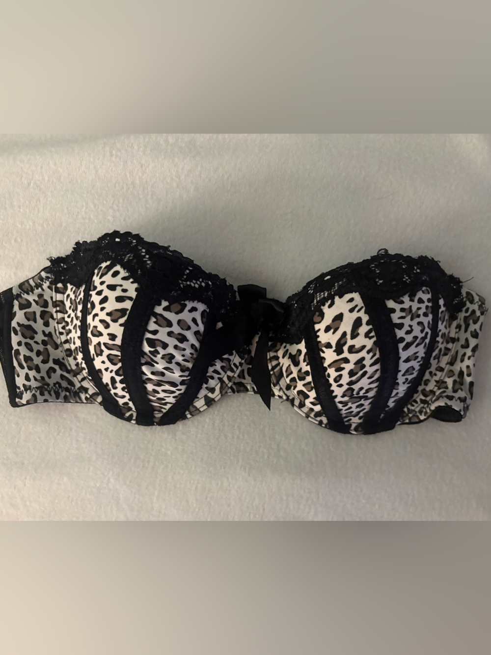 Leopard print strapless bra with bow